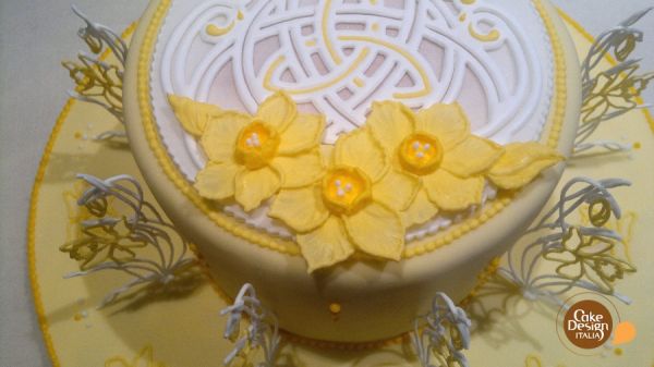Tutorial Royal Icing: torta di narcisi gialli